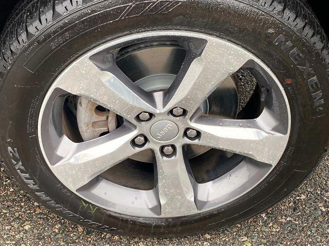 Photo of 2021 Silver Zynith Jeep Grand Cherokee L
