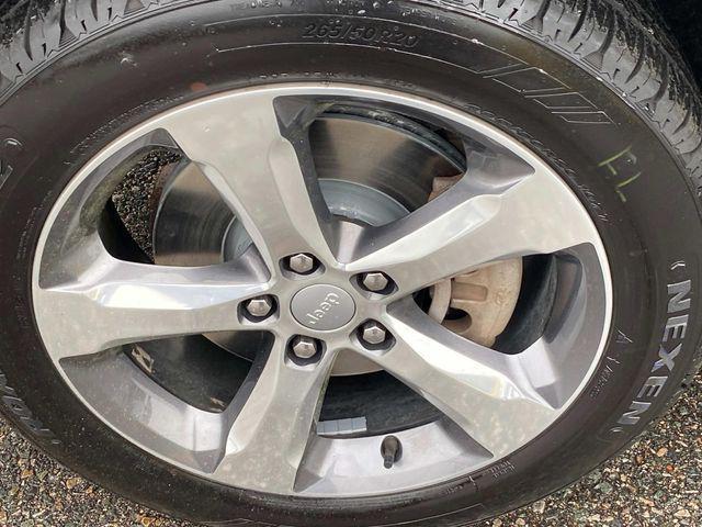 Photo of 2021 Silver Zynith Jeep Grand Cherokee L