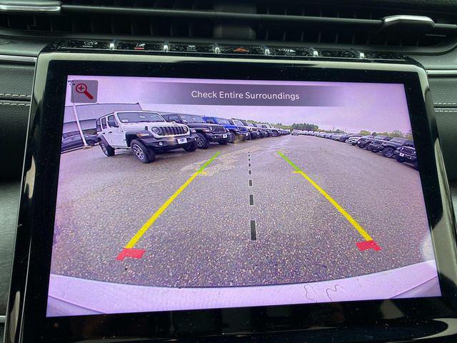 Photo of 2021 Silver Zynith Jeep Grand Cherokee L
