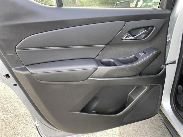 Photo of 2021 Silver Ice Metallic Chevrolet Traverse