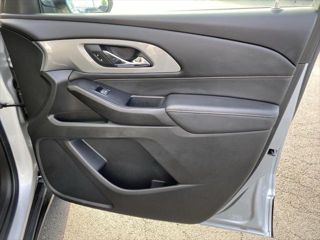 Photo of 2021 Silver Ice Metallic Chevrolet Traverse