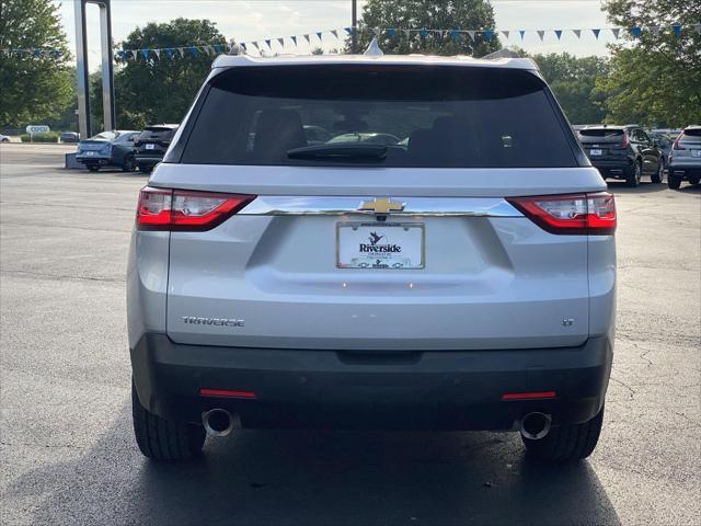 Photo of 2021 Silver Ice Metallic Chevrolet Traverse