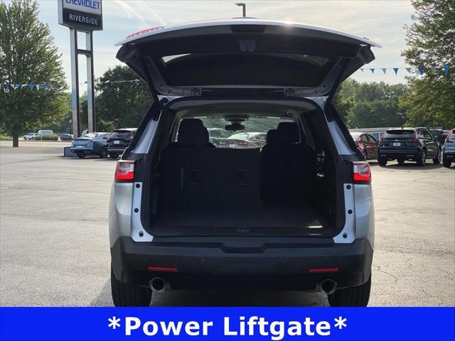 Photo of 2021 Silver Ice Metallic Chevrolet Traverse