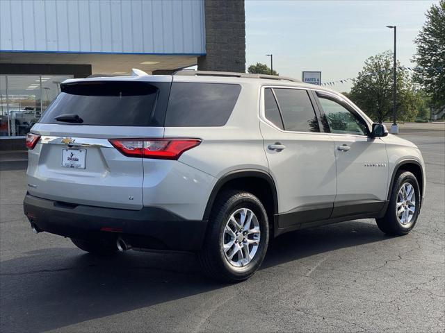 Photo of 2021 Silver Ice Metallic Chevrolet Traverse