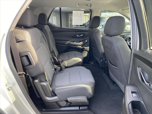 Photo of 2021 Silver Ice Metallic Chevrolet Traverse