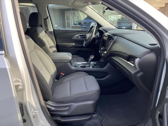 Photo of 2021 Silver Ice Metallic Chevrolet Traverse