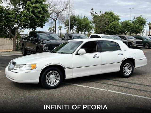 2002 Lincoln Town Car