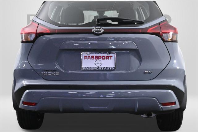 Photo of 2024 Boulder Gray Pearl Nissan Kicks