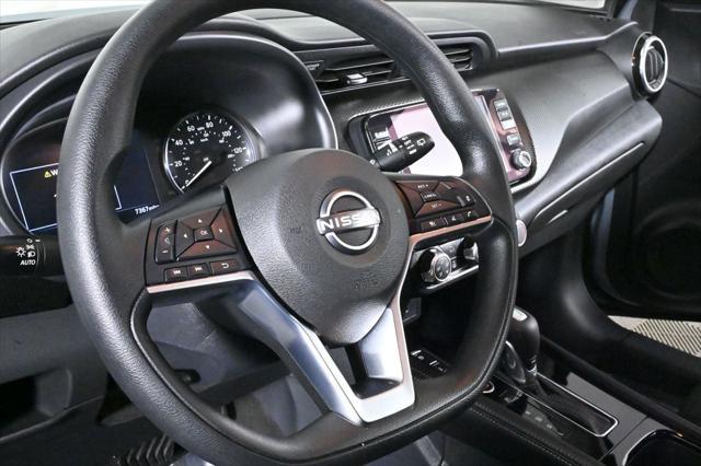 Photo of 2024 Boulder Gray Pearl Nissan Kicks