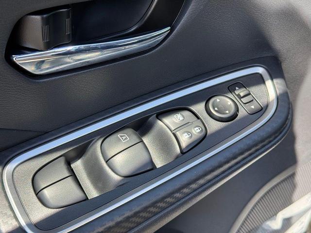 Photo of 2025 Super Black Nissan Versa