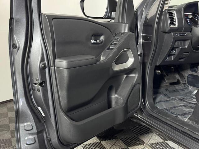 Photo of 2022 Gun Metallic Nissan Frontier