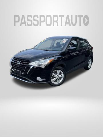 Photo of 2024 Super Black Nissan Kicks