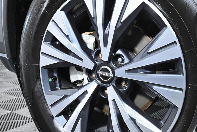 Photo of 2023 Gun Metallic Nissan Rogue