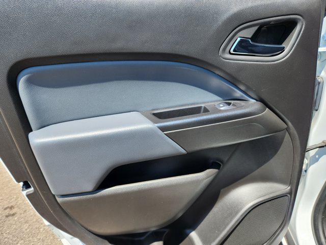 Photo of 2017 Summit White Chevrolet Colorado
