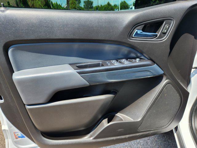 Photo of 2017 Summit White Chevrolet Colorado