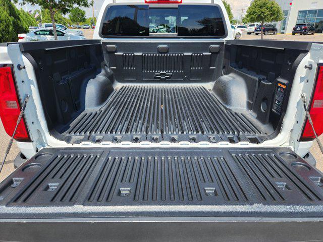 Photo of 2017 Summit White Chevrolet Colorado