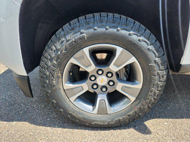 Photo of 2017 Summit White Chevrolet Colorado