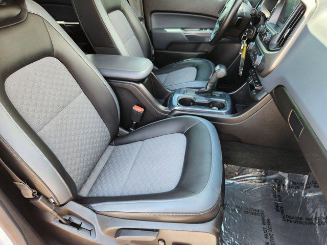Photo of 2017 Summit White Chevrolet Colorado