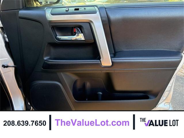 Photo of 2016 Classic Silver Metallic Toyota 4Runner