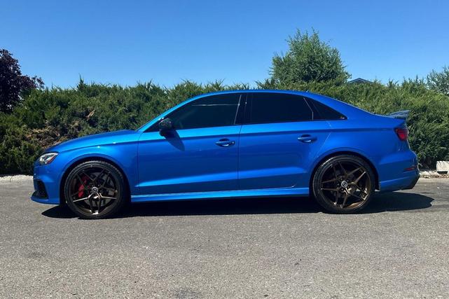 Photo of 2018 Ara Blue Crystal Effect Audi RS 3