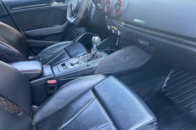 Photo of 2018 Ara Blue Crystal Effect Audi RS 3