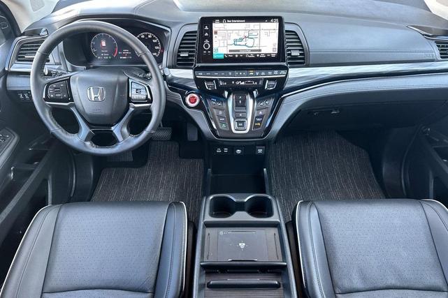 Photo of 2025 Platinum White Honda Odyssey
