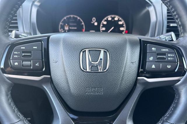Photo of 2025 Platinum White Honda Odyssey