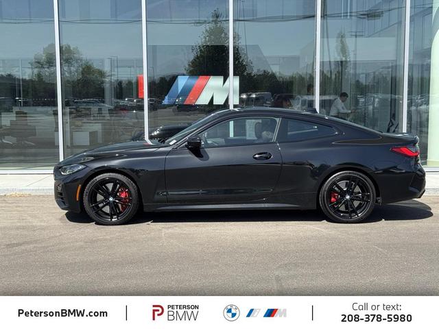 Photo of 2022 Black Sapphire Metallic BMW M440