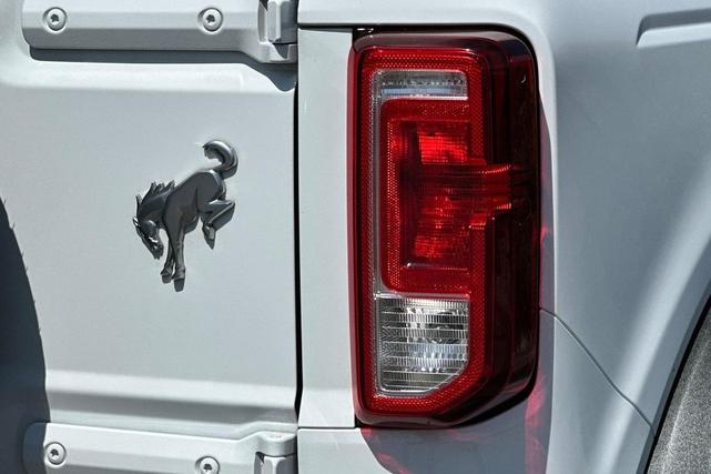 Photo of 2023 Oxford White Ford Bronco