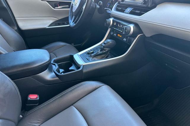 Photo of 2020 Silver Sky Metallic Toyota RAV4 Hybrid