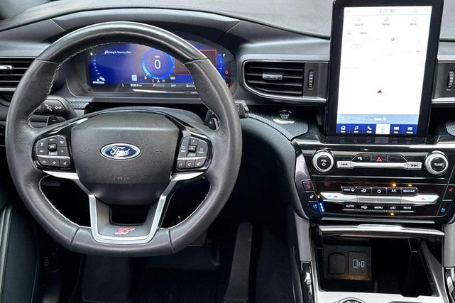 Photo of 2023 Star White Metallic Tri-Coat Ford Explorer
