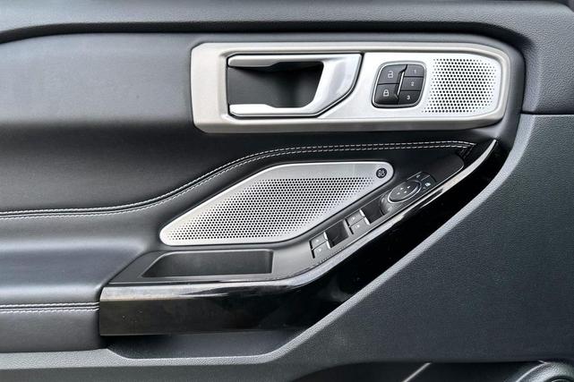 Photo of 2023 Star White Metallic Tri-Coat Ford Explorer