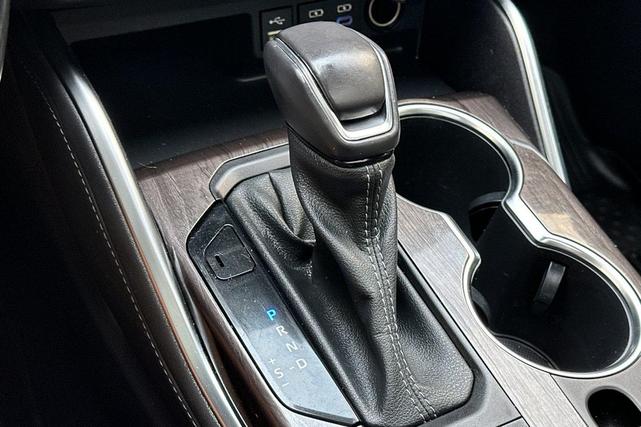 Photo of 2022 Wind Chill Pearl Toyota Highlander Hybrid