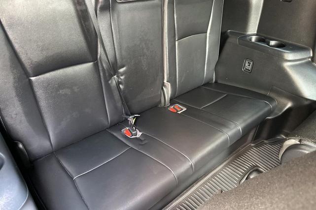 Photo of 2022 Wind Chill Pearl Toyota Highlander Hybrid