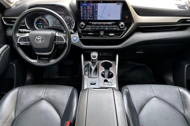 Photo of 2022 Wind Chill Pearl Toyota Highlander Hybrid