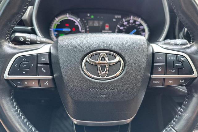 Photo of 2022 Wind Chill Pearl Toyota Highlander Hybrid