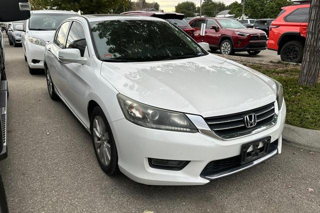 Photo of 2015 White Orchid Honda Accord
