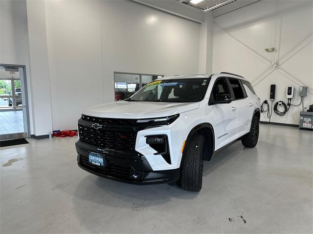 Photo of 2024 Summit White Chevrolet Traverse