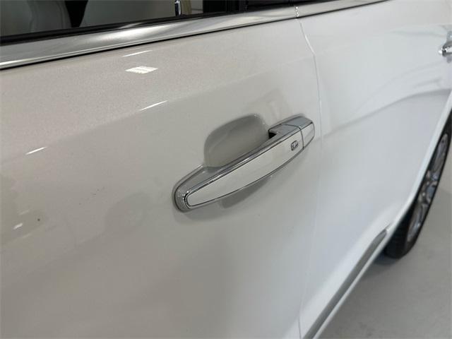 Photo of 2022 White GMC Acadia