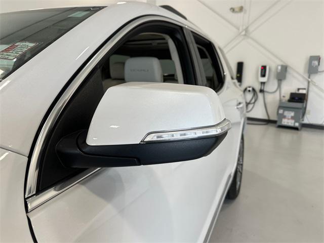Photo of 2022 White GMC Acadia