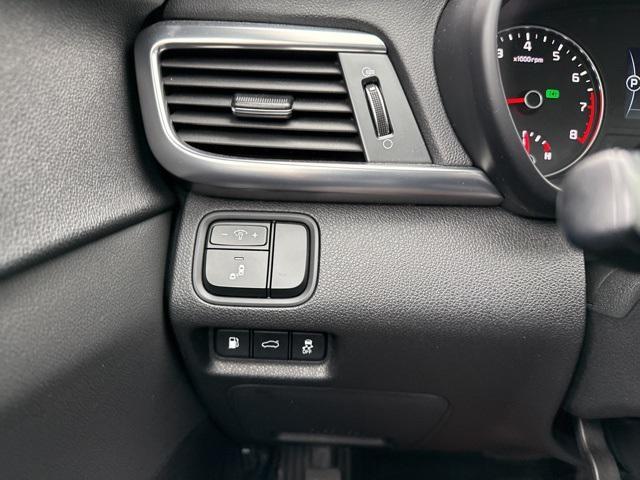 Photo of 2017 Snow White Pearl Kia Optima