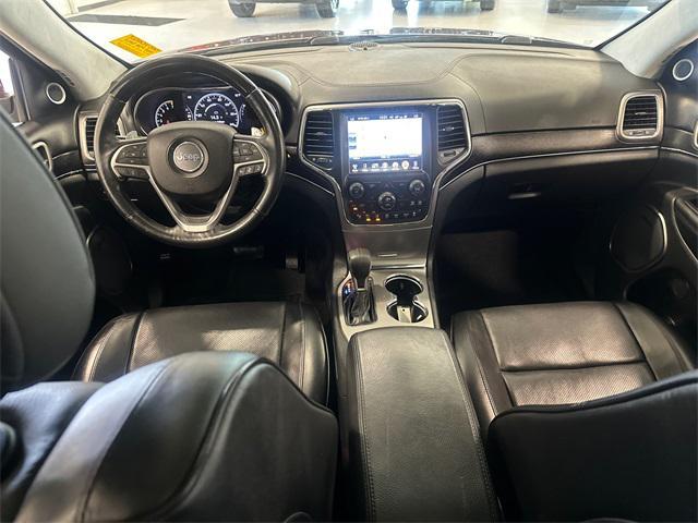 Photo of 2017 Velvet Red Pearlcoat Jeep Grand Cherokee