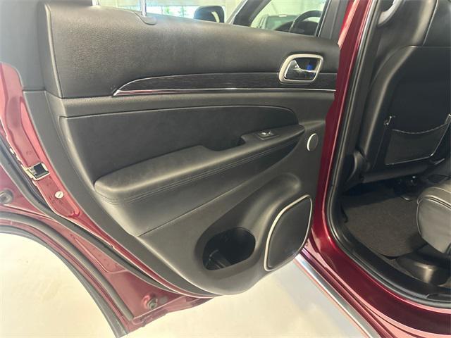 Photo of 2017 Velvet Red Pearlcoat Jeep Grand Cherokee