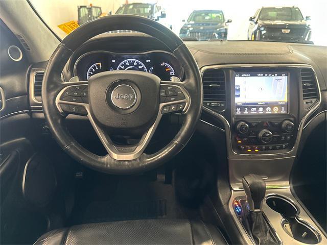 Photo of 2017 Velvet Red Pearlcoat Jeep Grand Cherokee