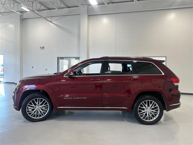 Photo of 2017 Velvet Red Pearlcoat Jeep Grand Cherokee