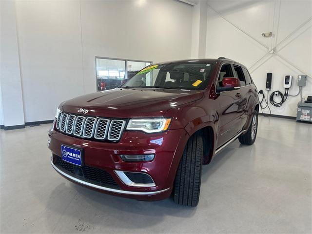 Photo of 2017 Velvet Red Pearlcoat Jeep Grand Cherokee