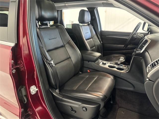 Photo of 2017 Velvet Red Pearlcoat Jeep Grand Cherokee