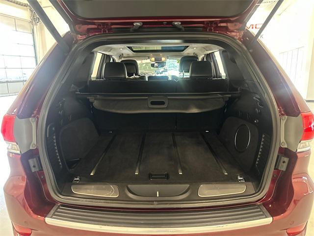 Photo of 2017 Velvet Red Pearlcoat Jeep Grand Cherokee