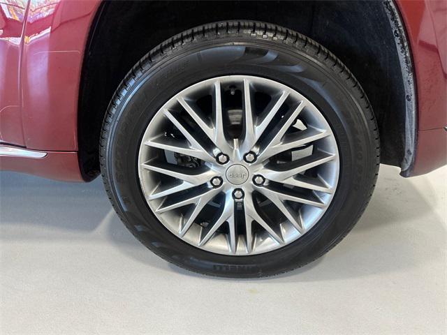 Photo of 2017 Velvet Red Pearlcoat Jeep Grand Cherokee