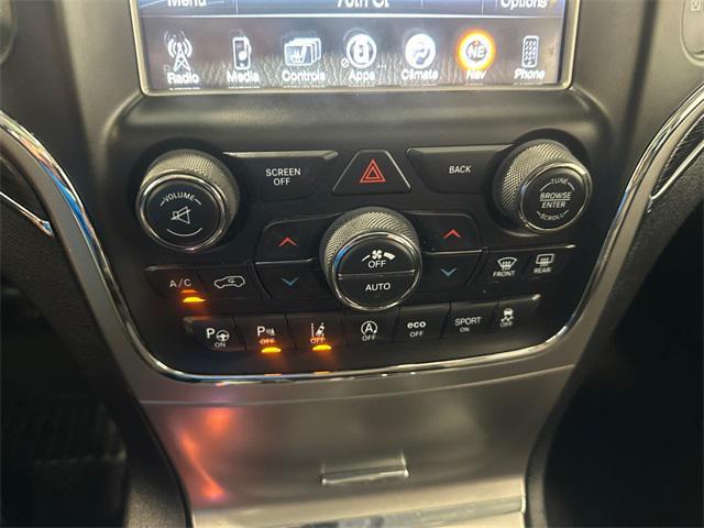 Photo of 2017 Velvet Red Pearlcoat Jeep Grand Cherokee